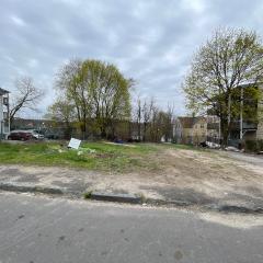 60 Laurel St